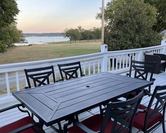 The Lily Pad at Lake Hudson with huge deck and lakefront view! - Pryor