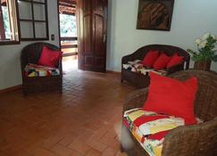 House In Penedo With Waterfall - Resende - Living room