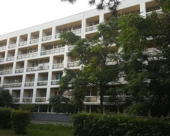 Hotel Semiramis - Saturn - Gebäude