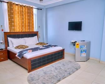 Thy Favour Hotel - Takoradi - Bedroom