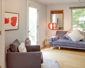 Jackson Star, A Midcentury Dream - Eugene - Living room