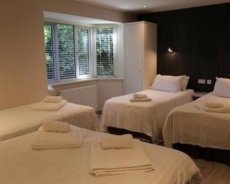 Debden Guest House - Uxbridge