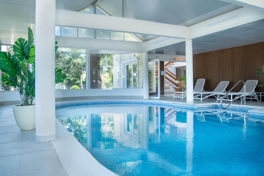 بارك هوتل جين كليفرز - بونتا ديل إست - حوض السباحة