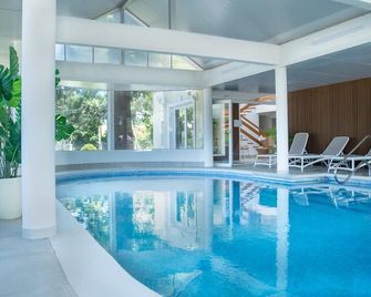 بارك هوتل جين كليفرز - بونتا ديل إست - حوض السباحة