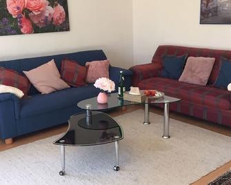 Ferienwohnung 3 in Huglfing im Herzen des 5 Seen Land Oberbayerns - Huglfing - Living room