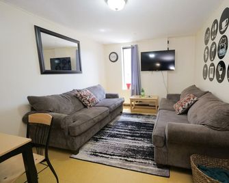 2 Bedroom 2 Bath City Views - 피츠버그 - 거실