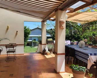 Aux portes du bonheur - La Côte-Saint-André - Patio