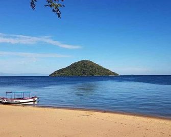 Mgoza Lodge - Cape Maclear - Playa