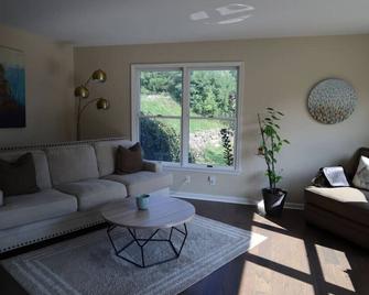 Sauna | King Bed | Fire Place - Lemont - Wohnzimmer