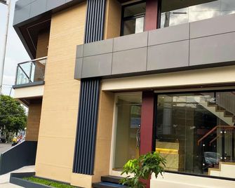 Buenasentro Hostel - Manila - Gebäude