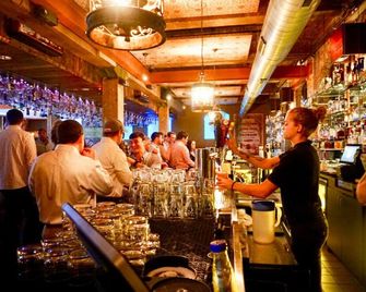 Private House Mins To Maymont Park, Trails & Vcu! - Richmond - Bar