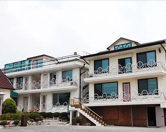 Taean Red Pension - Taean - Edificio