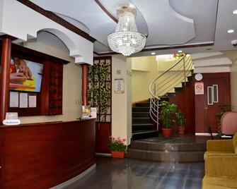 Hotel Elvita Spa - Banos - Front desk