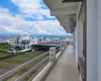 Hotel Yeswell - Doiwala - Balcón
