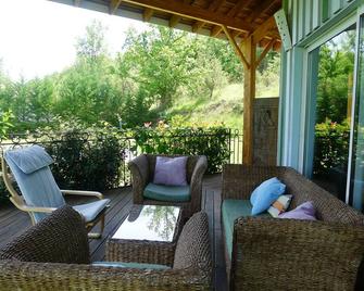 modern wooden house, sweemingpool garden - Luzech - Patio