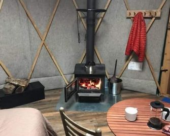 Forest Yurt 1 hour from Toronto - Port Perry