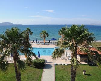 Irina Beach Hotel - Tigaki - Havuz