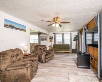 'Peace At Bay' - Home on Caney Creek, Just Minutes to ICW, Gulf & Sargent Beach - Bay City - Sala de estar