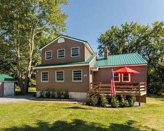 NEW 2023! Sleep 12 in 5Bedroom 2Bath! Firepit/Outdoor Shower! 0.6 miles to Beach - York - Budynek