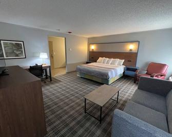 AmericInn by Wyndham Glendale/Milwaukee - Glendale - Спальня