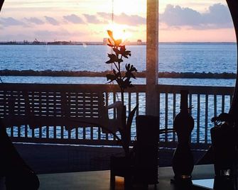 Spectacular Water Front Home, Lighted/Night Fishing, 500 Lb Ice Machine - Grand Isle - Balcón