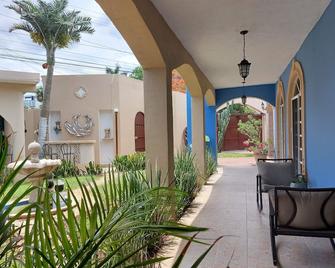 Serenity Home Hospedaje con confort y seguridad - Mérida - Patio