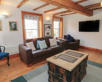 Bramble Corner Cottage - Saltburn-by-the-Sea - Living room
