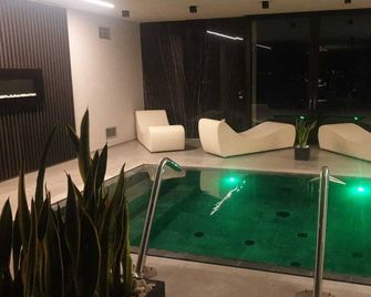 Sunset Suite Spa - Staffolo - Zwembad