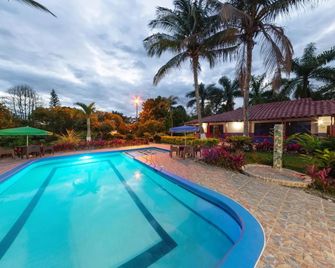 Hotel Campestre Los Tucanes - Armenia - Piscina