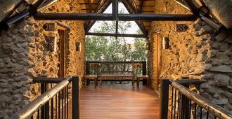 Tshukudu Bush Lodge - Pilanesberg