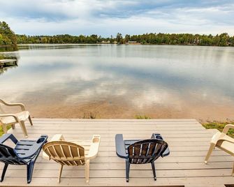 Lakefront Home With Fire Pit in Eagle Ri - Eagle River - Patio