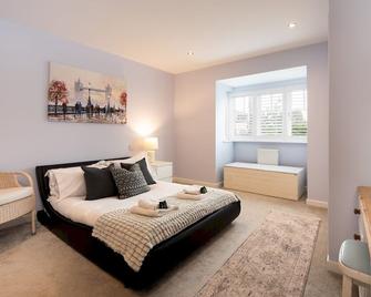 Pass the Keys Central Marlow townhouse with private parking - Marlow - Bedroom