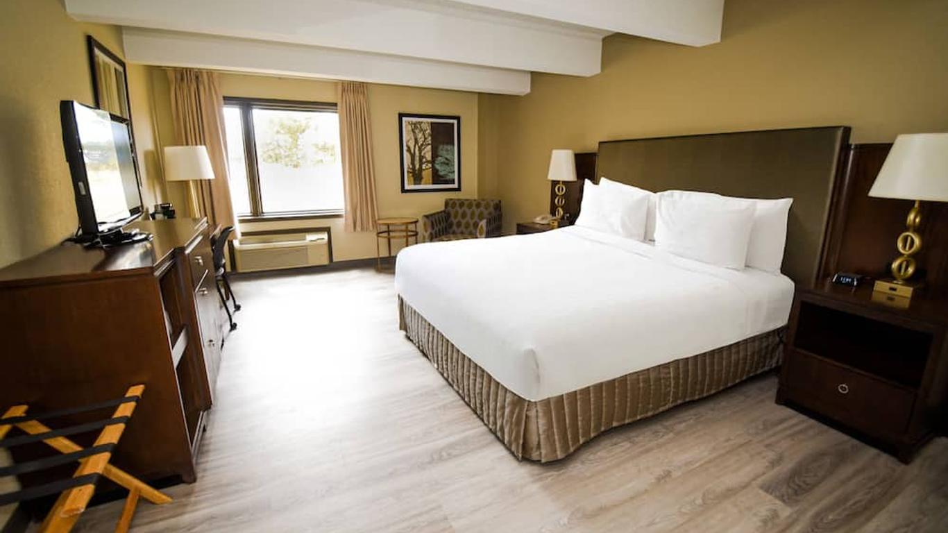 Fairway Inn and Suites, an Ascend Collection Hotel