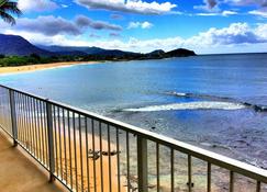 Beachfront Paradise - Waianae - Balcón