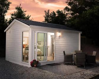 Dunmore East Glamping Cabins - Dunmore East - Patio