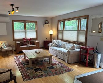 Green River Retreat - Hudson Valley / Berkshires - Hillsdale - Living room