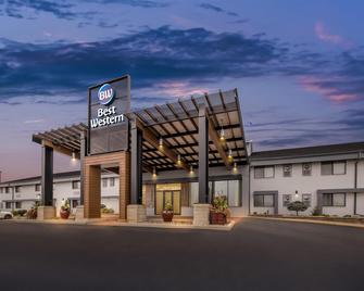 Best Western West Towne Suites - Madison - Building