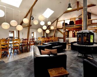 Modern Holiday Home in Meyerode with Terrace - Amblève - Restaurant