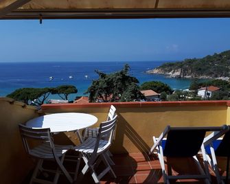 Elba Island! Studio Apartment By Cabbage Bay With Ferry Discount - Campo nell'Elba - Balcon
