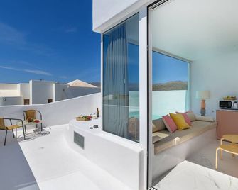 Aquablanca Suite Pool Deluxe En Punta Mujeres - Punta Mujeres - Balcony