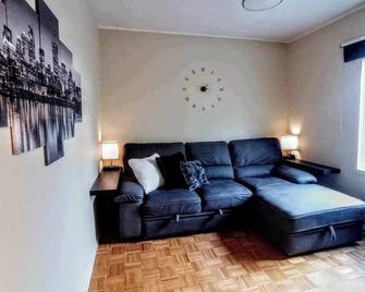 3 1/2, Est de Montréal, Situé sur une rue Tranquille - Montreal