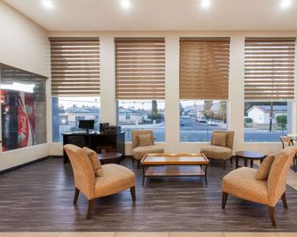 Days Inn by Wyndham San Diego-East/El Cajon - El Cajon - Lobby