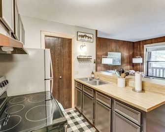 Rustic Angel Fire Condo Resort Shuttle On-Site! - Angel Fire - Cocina