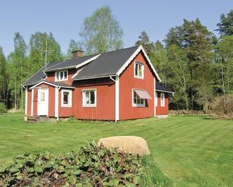 Beautiful Home In Lngaryd With 3 Bedrooms - Långaryd - Edificio