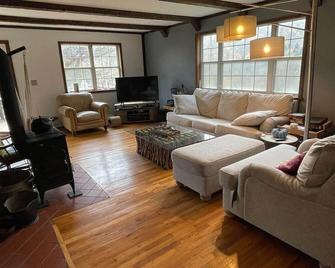 Breathtaking views. Hot tub. Huge Deck. Fast Wifi - Andes - Sala de estar