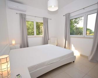 A Perfect villa with pool, terrace and garden - Alcobaca - Chambre
