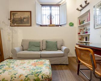 One bedroom apartment with Patio n2 - Florence - Living room