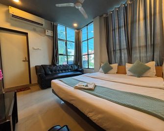 Hotel Aditya Palace Guwahati - Guwahati - Bedroom