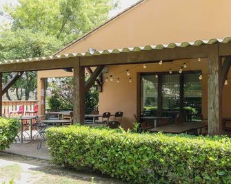 Kyriad Marseille - Vitrolles Aéroport - Vitrolles - Terasa