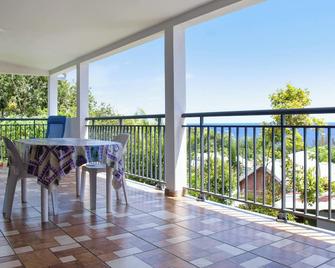 Homerez - House 2 km away from the beach for 6 ppl. with sea view at Sainte Rose - Sainte-Rose - Balcon